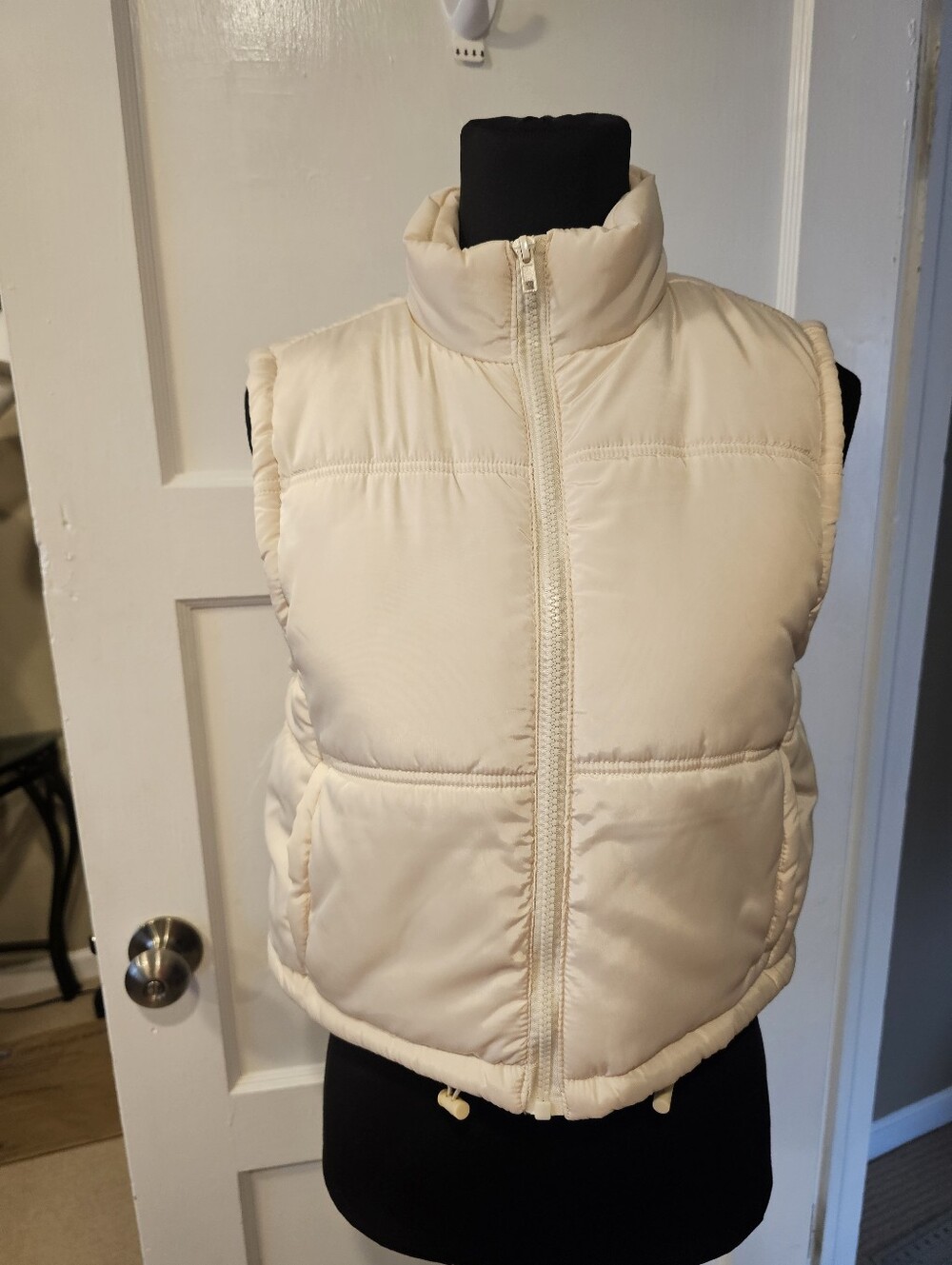 Cropped Cream Puffer Vest - Women's Sleeveless Jacket